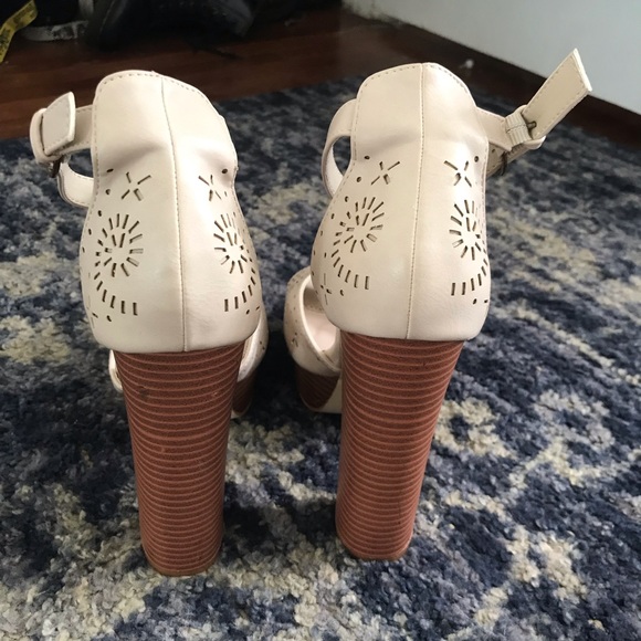 Madison by Shoedazzle Heels Size 8 - Picture 2 of 4